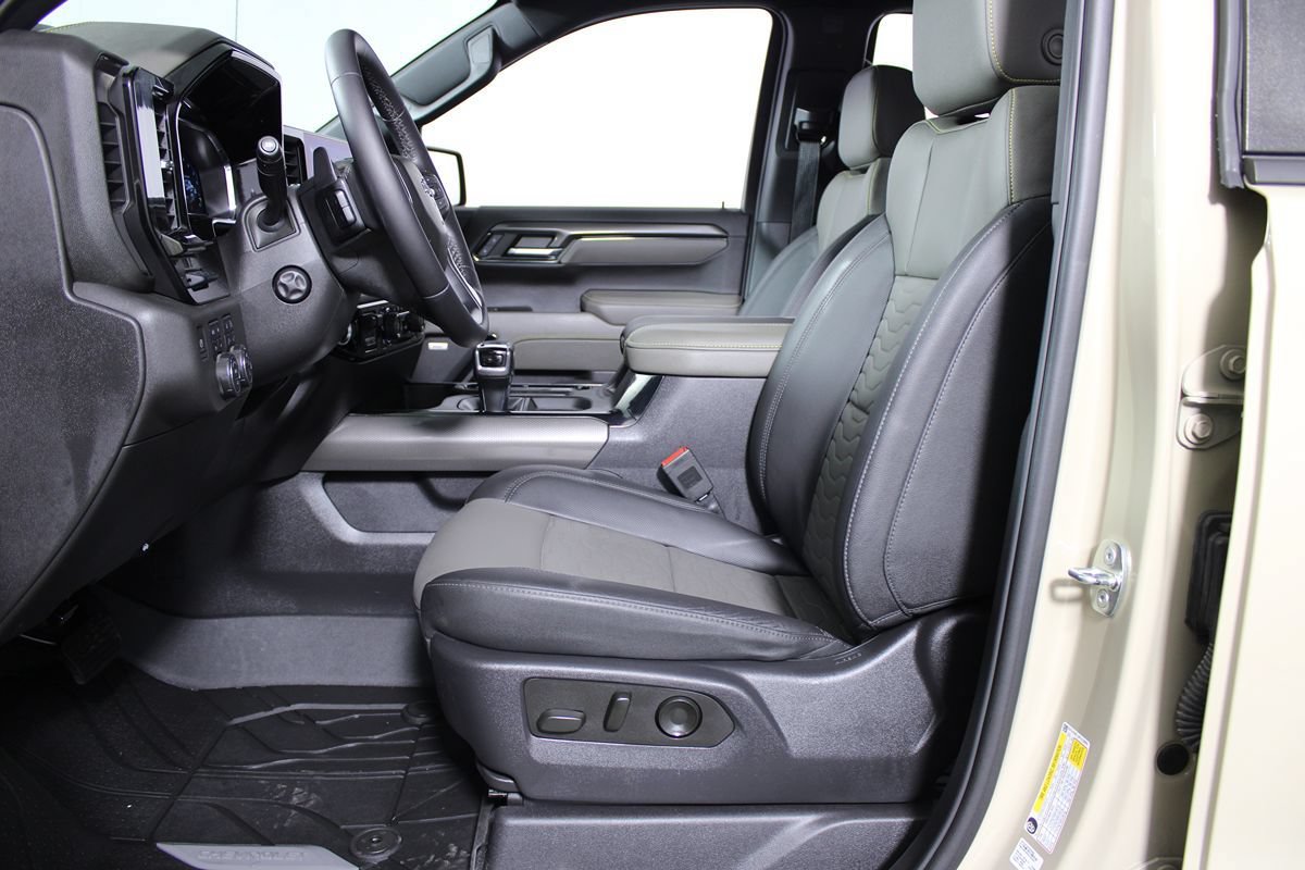 Used 2023 Chevrolet Silverado 1500 ZR2 w/ Technology Package AWD/4WD image 15