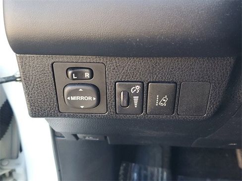 Used 2018 Toyota RAV4 XLE image 28