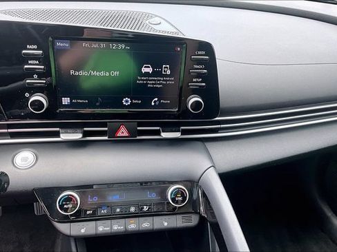 Used 2021 Hyundai Elantra SEL w/ Convenience + Premium Package FWD image 6