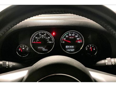 Used 2015 Jeep Wrangler Unlimited Rubicon image 19