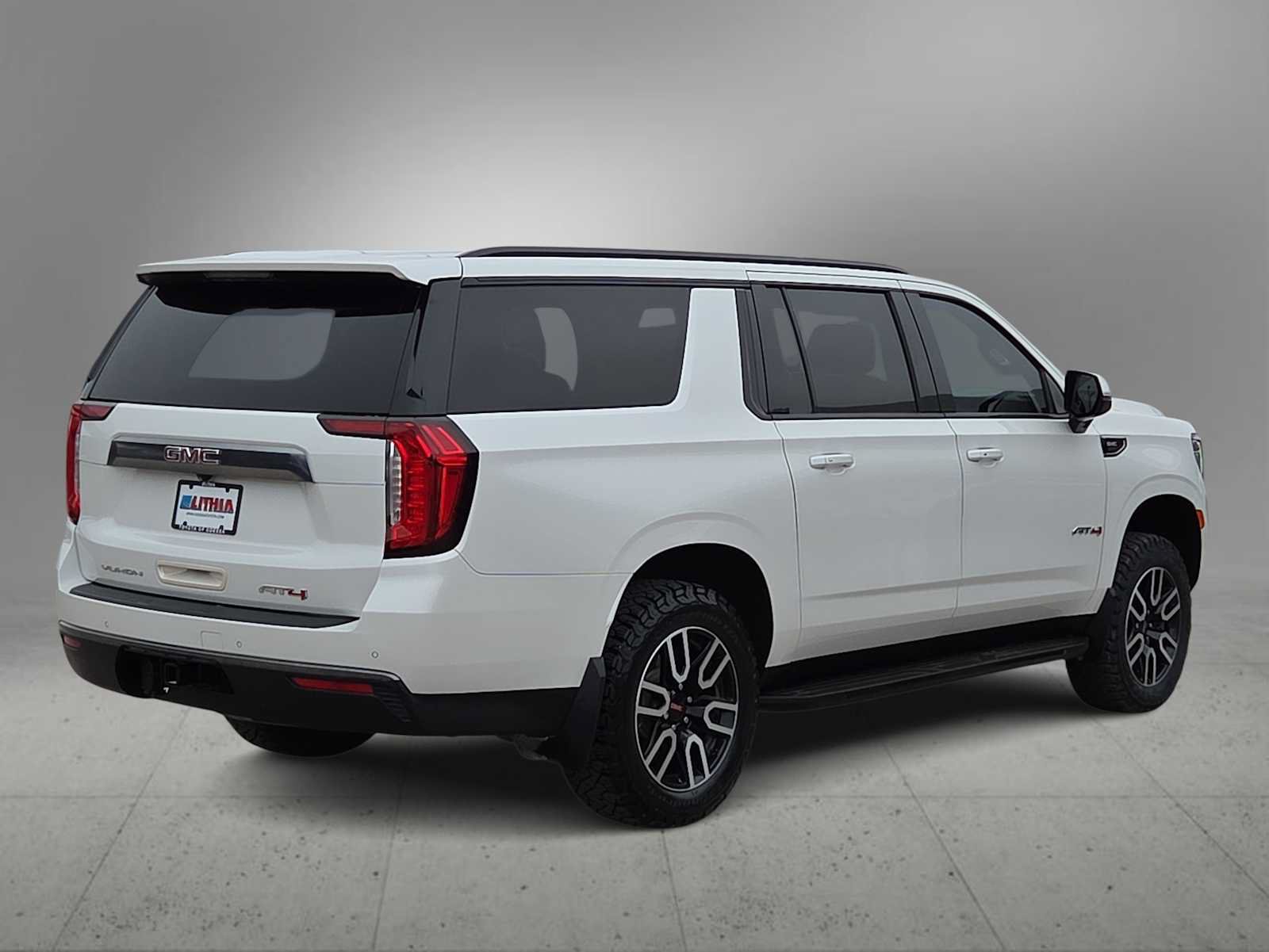Used 2021 GMC Yukon XL AT4 AWD/4WD image 8