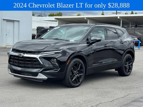 Used 2024 Chevrolet Blazer LT w/ Sound & Technology Package FWD image 4