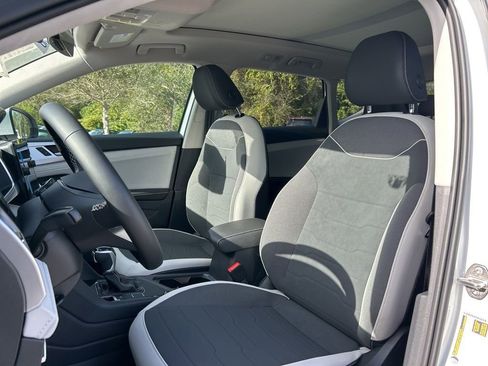 New 2026 Volkswagen Taos SE image 20