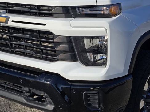 Used 2025 Chevrolet Silverado 2500 Custom w/ Custom Value Package image 10