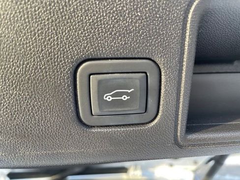 Used 2024 GMC Terrain SLE w/ Driver Convenience Package image 39