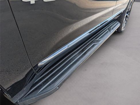 Used 2023 GMC Yukon SLT image 10