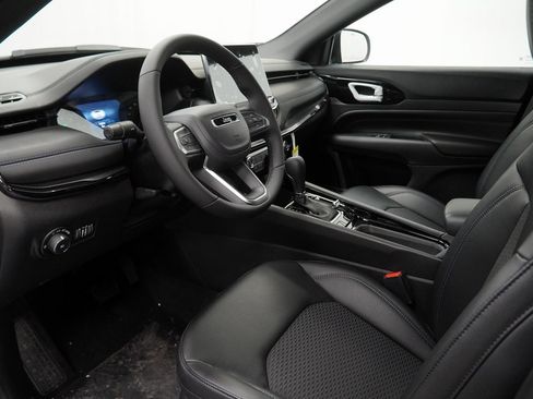 New 2026 Jeep Compass Latitude image 18