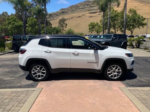 Used 2025 Jeep Compass Limited AWD/4WD image 6