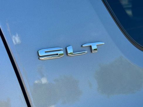Used 2023 GMC Acadia SLT AWD/4WD image 16