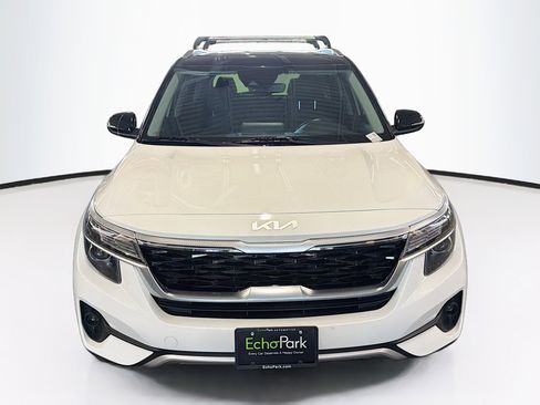 Used 2023 Kia Seltos S w/ Navigation Package AWD/4WD image 2
