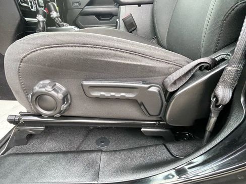 Used 2022 Jeep Wrangler Unlimited Sahara image 25