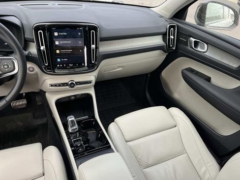 Used 2023 Volvo XC40 B5 Ultimate w/ Protection Package Premier image 15