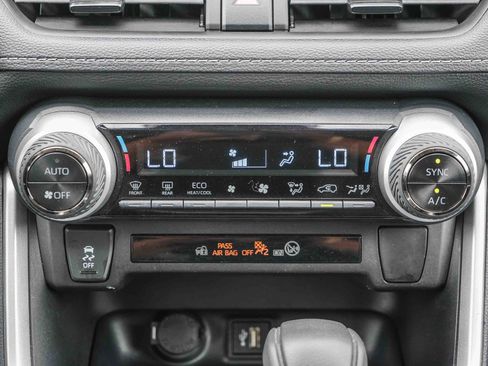 Used 2025 Toyota RAV4 XLE AWD/4WD image 15