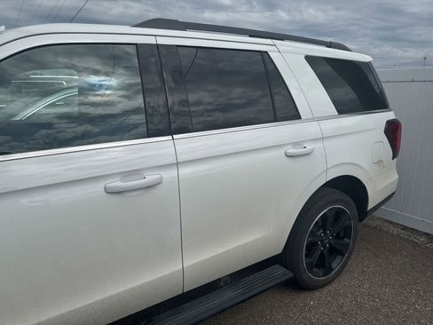 Used 2023 Ford Expedition Limited AWD/4WD image 15