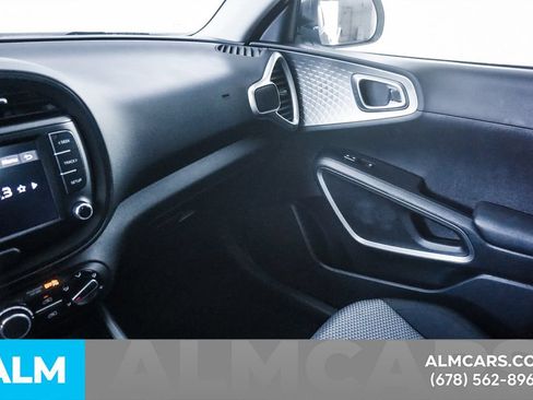 Used 2025 Kia Soul LX w/ LX Technology Package FWD image 31