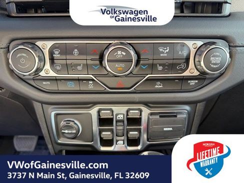 Used 2025 Jeep Wrangler Sahara image 25