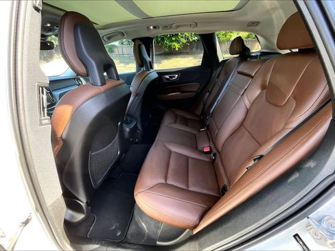 Used 2018 Volvo XC60 T6 Momentum w/ Convenience Package AWD/4WD image 28