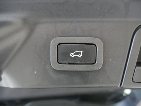 Used 2020 Land Rover Range Rover Velar R-Dynamic S AWD/4WD image 22