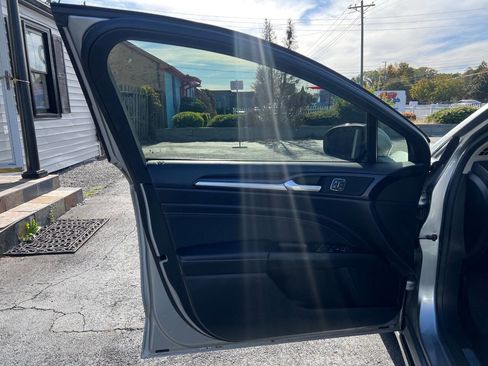 Used 2020 Ford Fusion Titanium image 12