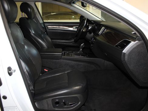 Used 2016 Hyundai Genesis 3.8 RWD image 27