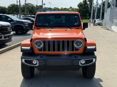 Used 2025 Jeep Wrangler Unlimited Sahara AWD/4WD image 3