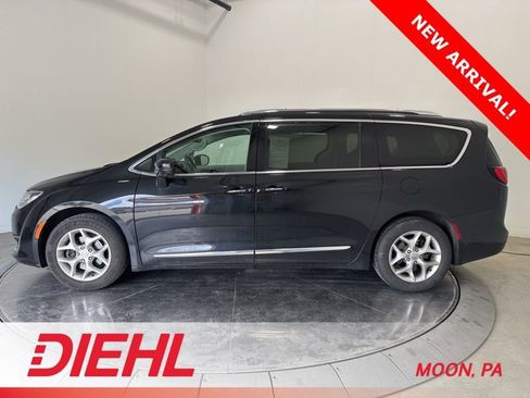 Used 2019 Chrysler Pacifica Touring-L w/ Advanced Safetytec Group image 4