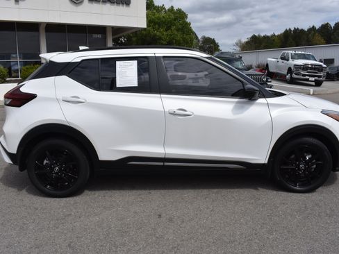 Used 2023 Nissan Kicks SR w/ SR Premium Package image 10