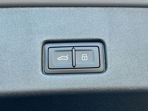 Used 2024 Audi Q4 e-tron Premium w/ Convenience Package image 58