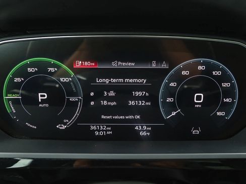 Used 2022 Audi e-tron Premium Plus w/ Premium Plus Package image 25