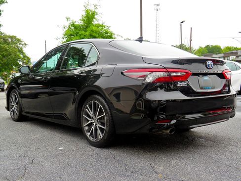 Used 2021 Toyota Camry XLE image 9