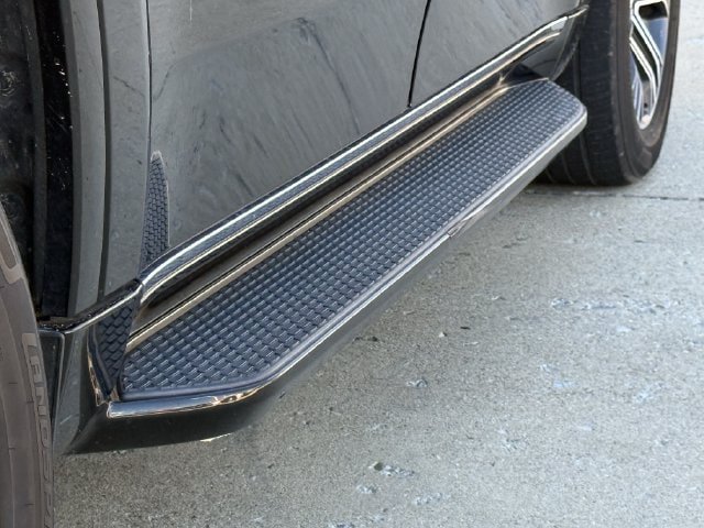 Used 2024 Jeep Wagoneer L Series II RWD image 9