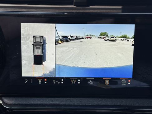 Used 2024 GMC Sierra 1500 AT4 w/ Technology Package AWD/4WD image 12