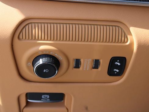 Used 2023 Jeep Grand Wagoneer Series III w/ Rear Seat Video Group 1 AWD/4WD image 33