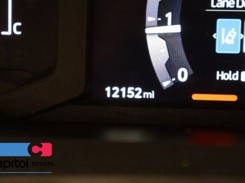 Certified 2025 Toyota 4Runner SR5 AWD/4WD image 16