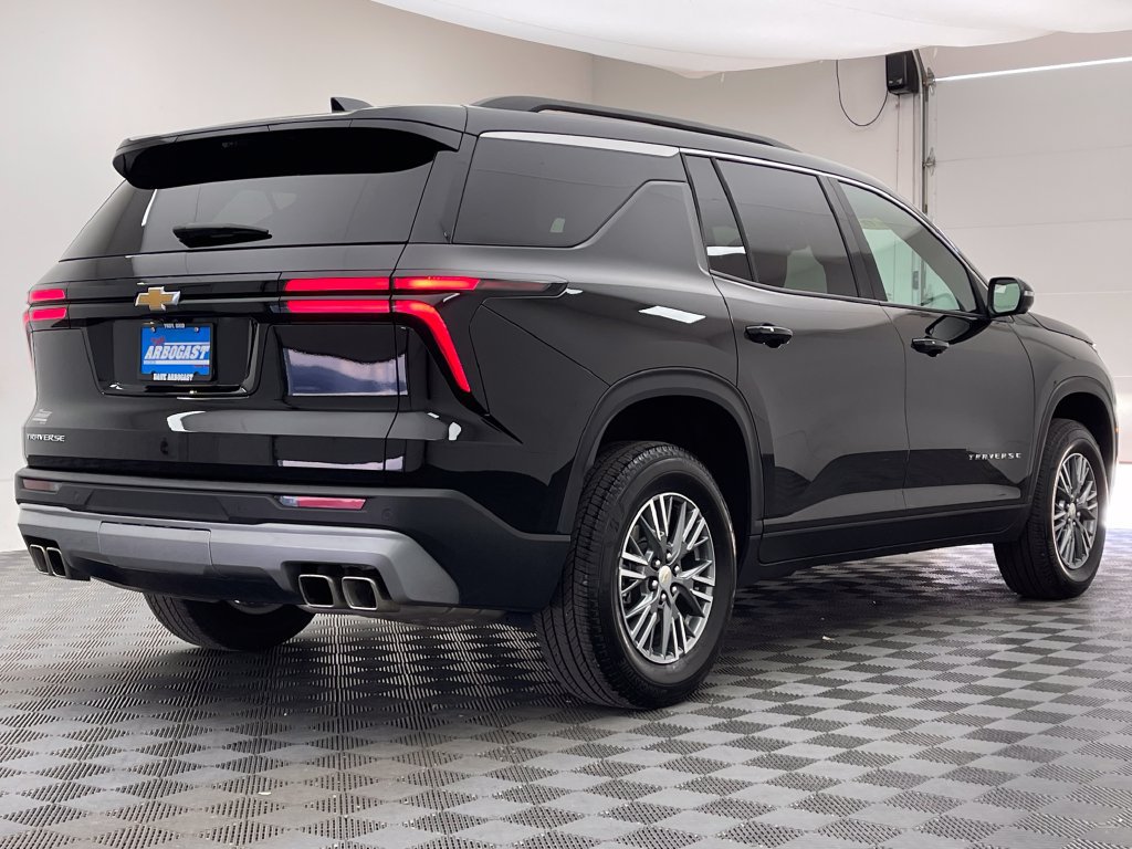 Used 2026 Chevrolet Traverse LT w/ Driver Confidence Package FWD image 6