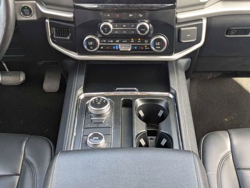Used 2024 Ford Expedition XLT AWD/4WD image 17