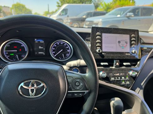 Used 2022 Toyota Camry LE FWD image 6