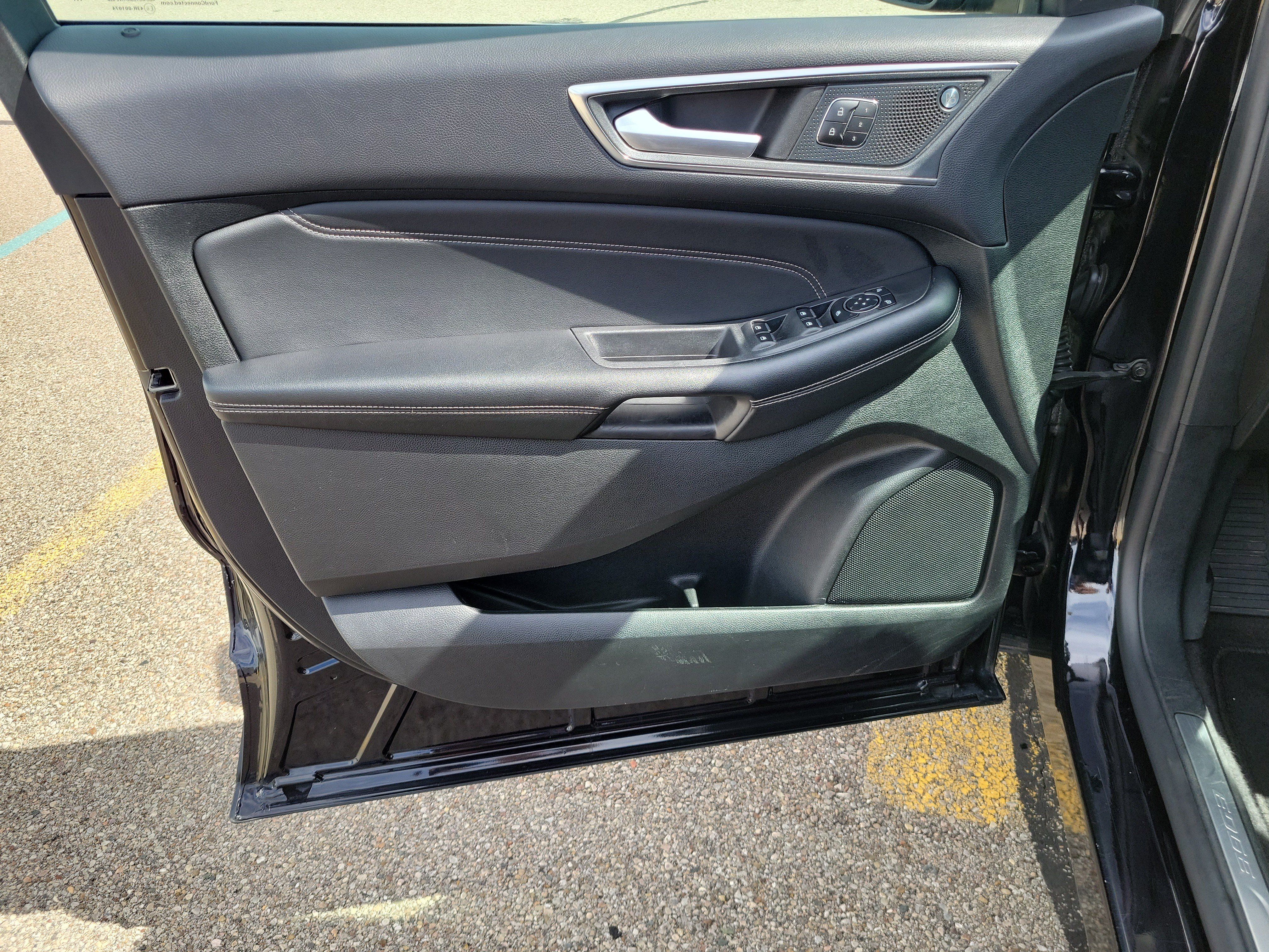 Used 2023 Ford Edge Titanium AWD/4WD image 19