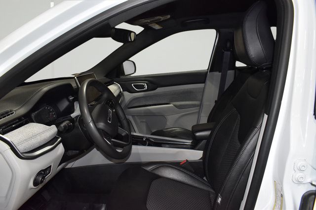 Certified 2024 Jeep Compass Latitude AWD/4WD image 28