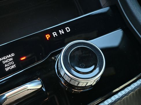 Used 2025 Jeep Grand Cherokee L Limited w/ Luxury Tech Group II image 22