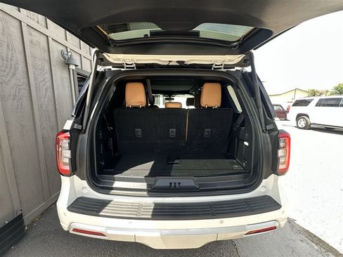 Used 2024 Ford Expedition Platinum AWD/4WD image 38