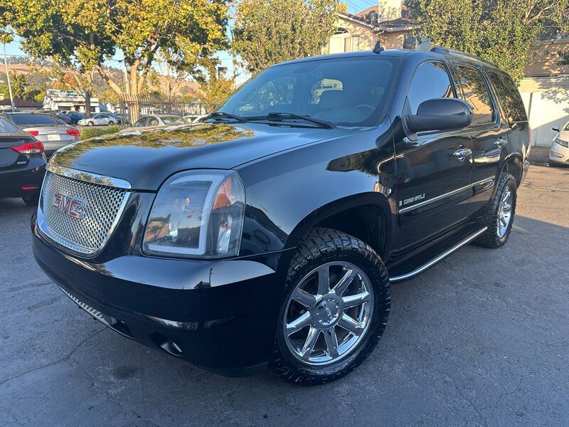 Used 2007 GMC Yukon Denali AWD/4WD image 1