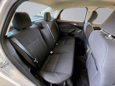 Used 2017 Ford Focus SE FWD image 21