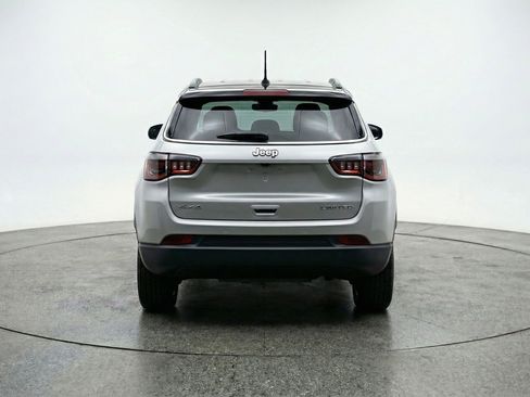 Used 2025 Jeep Compass Limited image 7