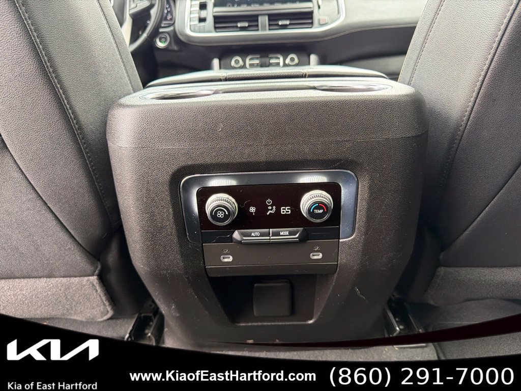 Used 2023 GMC Yukon XL SLT AWD/4WD image 21