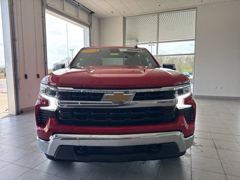 Used 2024 Chevrolet Silverado 1500 LT AWD/4WD image 2
