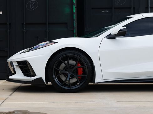 Used 2020 Chevrolet Corvette Stingray Coupe w/ Z51 Performance Package RWD image 28