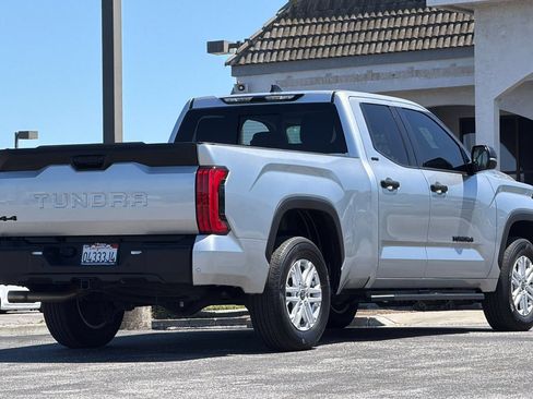 Used 2022 Toyota Tundra SR5 w/ SR5 Convenience Package AWD/4WD image 5