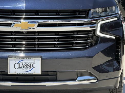 Used 2023 Chevrolet Suburban LT w/ Luxury Package RWD image 8