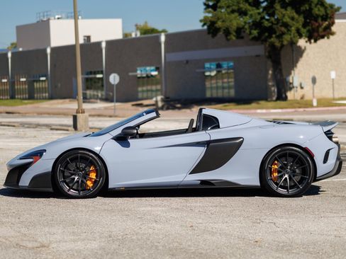 Used 2016 McLaren 675LT Spider image 19